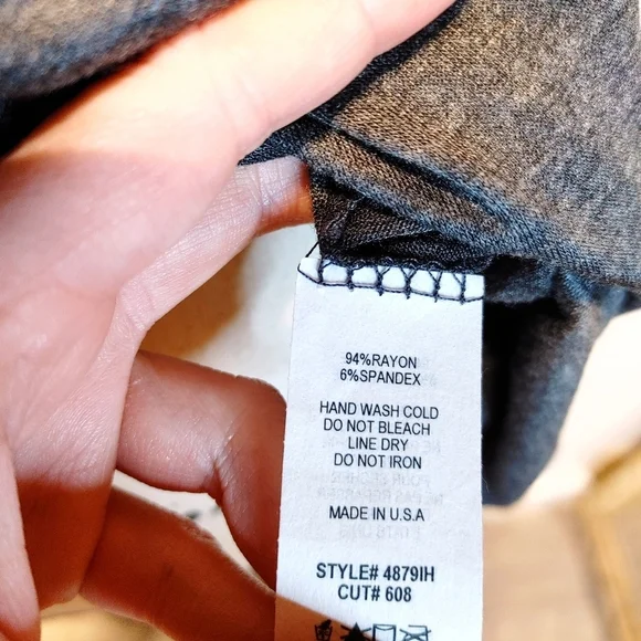 I Need A Hug Graphic tee - Picture 8 of 8